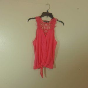 Pink sleeveless shirt that ties in front